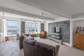Spacious 3 Bedroom Sea View Flat